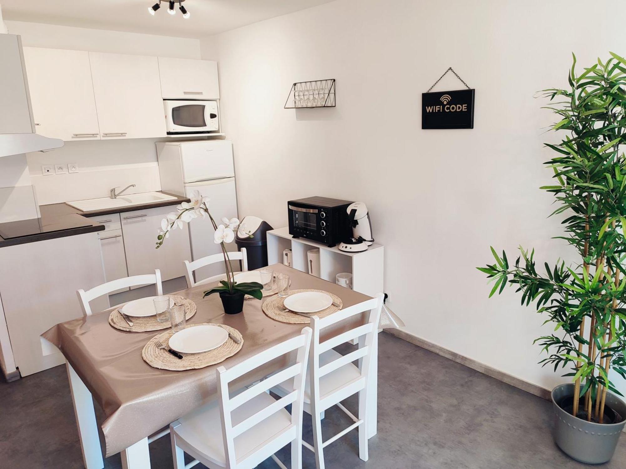 Douceur Du Verdon- Climatise Avec Piscine, Parking Apartment Greoux-les-Bains